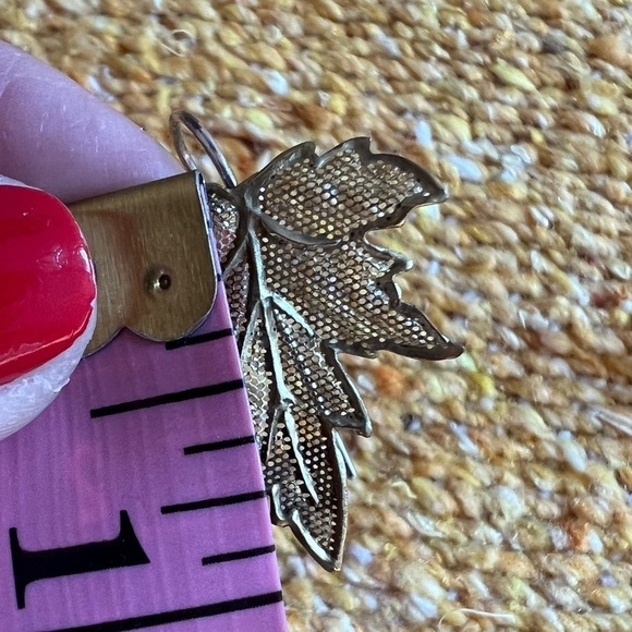 Vintage Gold Leaves Leaf Earrings Gold Tone Mesh Autumn Earrings Pair of earring - Picture 4 of 13